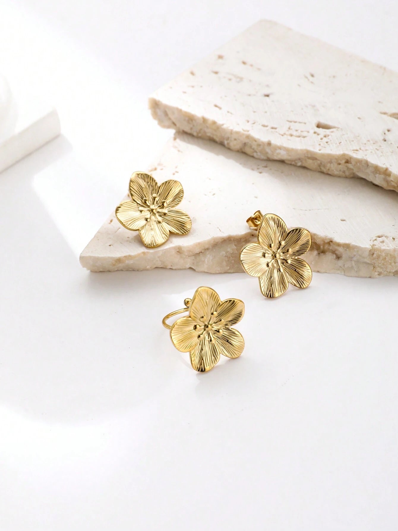 2Pcs 18K Golden Stainless Steel  Earrings Flower  Five-Leaf Clover